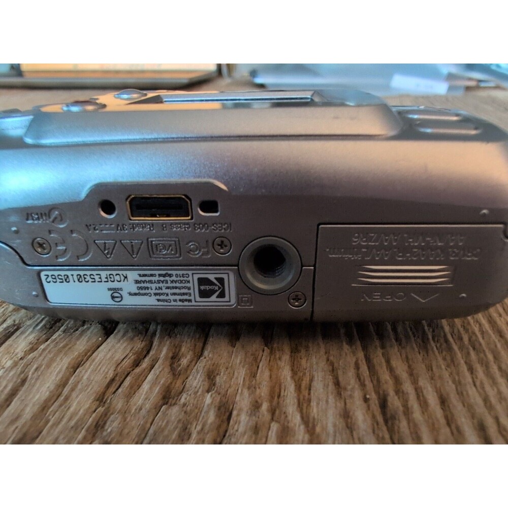 Kodak EasyShare C310 4.0MP 35mm Compact Digital Camera Parts Only Not Tested - Picture 13 of 16